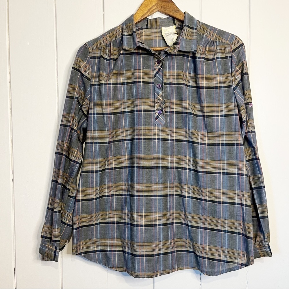 Vintage Green and Blue Plaid Pullover Half Button up. Size Small.